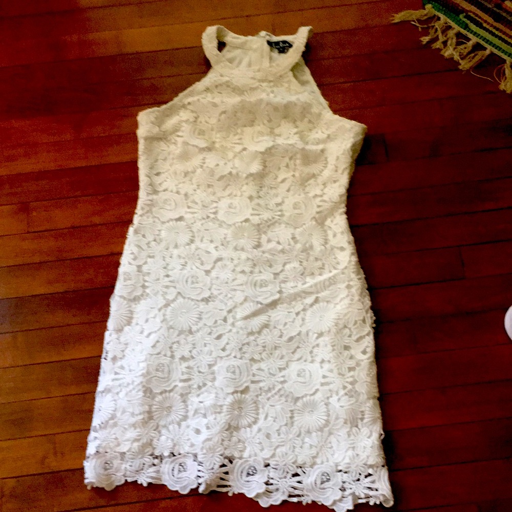 LULU’S WHITE CROCHET LACE HALTER DRESS SIZE M
